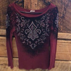 Women’s swoop neck long sleeve shirt.